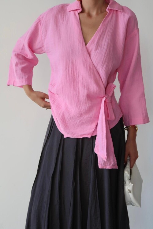 Pembe Kruvaze Yaka Bağlamalı Müslin Bluz