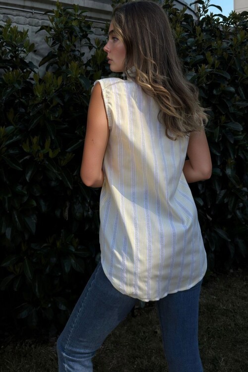 Sarı Kendinden Dokulu Yarım Patlı Kolsuz Bluz