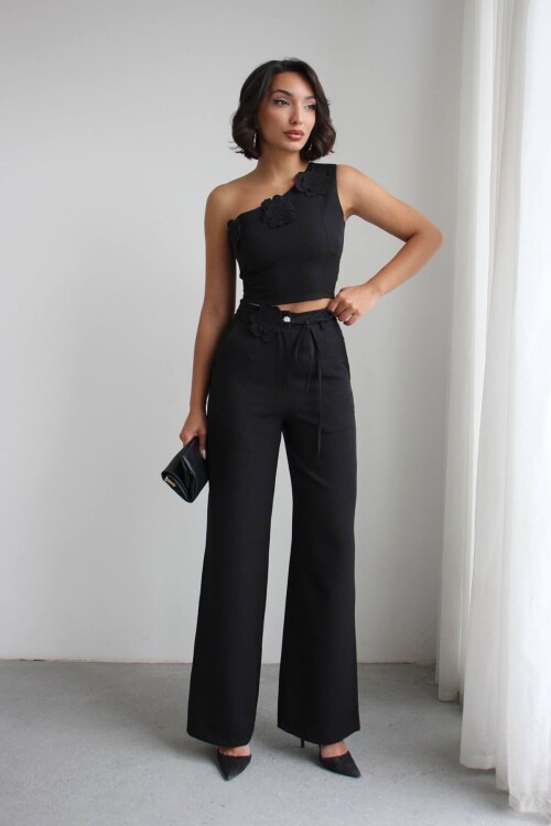 Siyah Aksesuar Detaylı Bluz Ve Pantolon Dokuma Alt Üst Takım