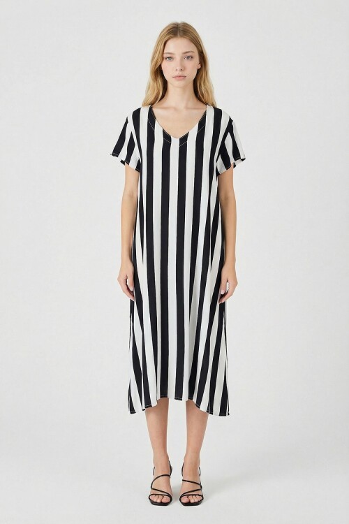 Siyah-Beyaz V Yaka Kısa Kollu Rahat Kesim Elbise