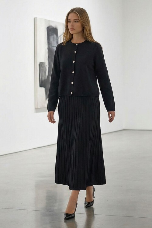 Siyah Bisiklet Yaka Düğmeli Hırka Ve Pliseli Midi Boy Etek Takım BCHPK-251252