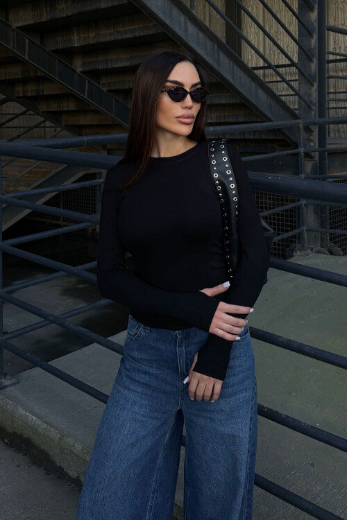 Siyah Bisiklet Yaka Parmak Detaylı Ultra Soft Kumaş Bluz BCDF-25B0001