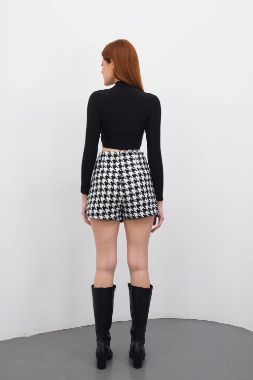 Siyah Desenli 2 Düğmeli Tüvit Kumaş Şort Etek