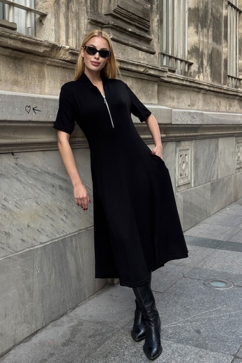 Siyah Fermuarlı Yarım Kol Elbise