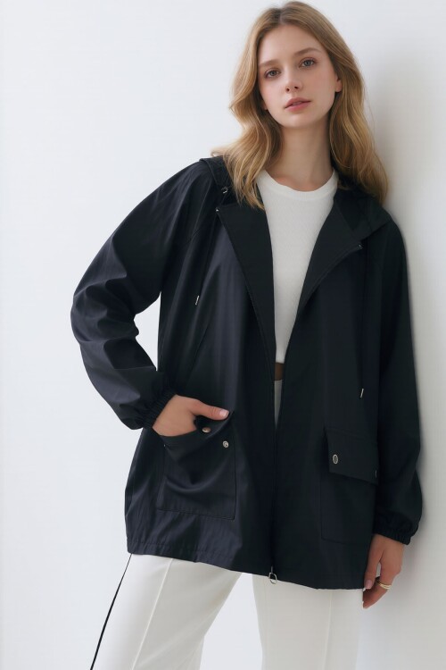 Siyah Kapüşonlu Fermuarlı Çift Cepli Yağmurluk Ceket