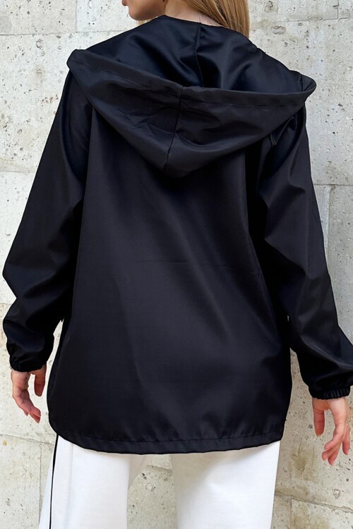 Siyah Kapüşonlu Fermuarlı Çift Cepli Yağmurluk Ceket