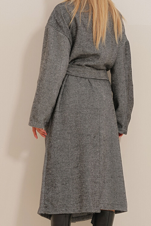 Siyah Kruvaze Beli Kemerli Balık Sırtı Desenli Kaşe Palto BCHRQ-251213