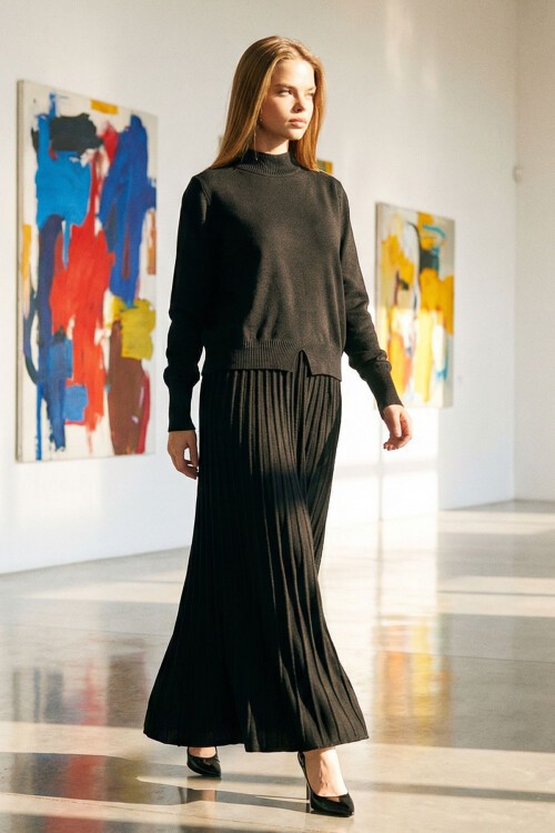 Siyah Yarım Balıkçı Yaka Kazak Ve Midi Boy Piliseli Etek Takım BCHPK-251253