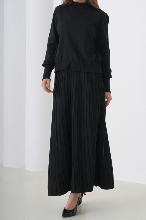 Siyah Yarım Balıkçı Yaka Kazak Ve Midi Boy Piliseli Etek Takım BCHPK-251253