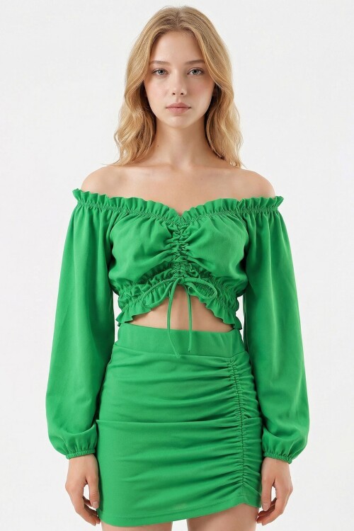 Yeşil Madonna Yaka Omuz Dekolteli Önü Büzgülü Crop Bluz