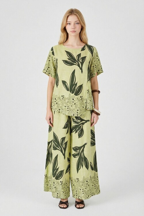 Zeytin Yeşili Yaprak Desenli Oversize Bluz Ve Bol Paça Pantolon Takım
