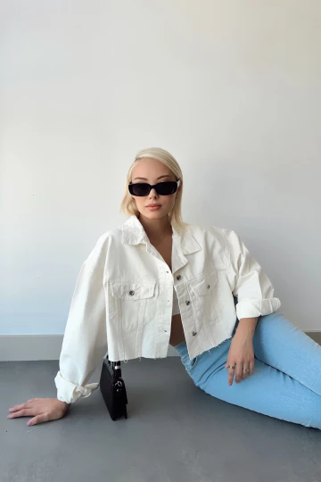 Ekru Çift Cepli Lazer Kesim Yıkamalı Crop Denim Ceket BCDF-235408