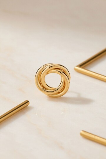 Gold Burgu Detaylı Yuvarlak Mini Halka Küpe