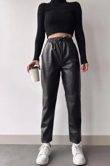 Siyah Beli Lastikli Rahat Kesim Parçalı Suni Deri Joger Pantolon