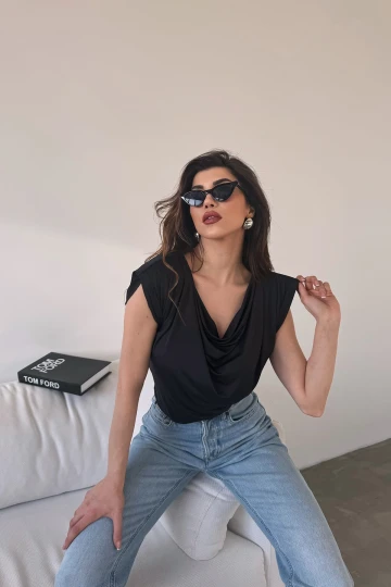 Siyah Degaje Yaka Vatkalı Yumuşak Dokulu Yazlık Bluz