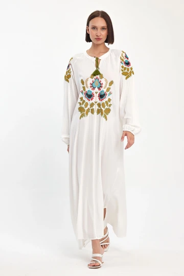Maxi Boy Beyaz Bağcıklı Nakış İşlemeli Uzun Boy Dokuma Elbise BCVL-24939
