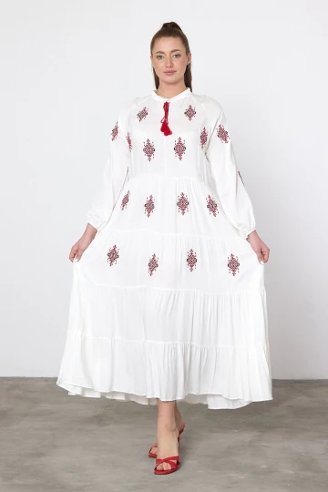 Maxi Boy Beyaz Nakış İşlemeli Dokuma Viscon Elbise BCVL-25917