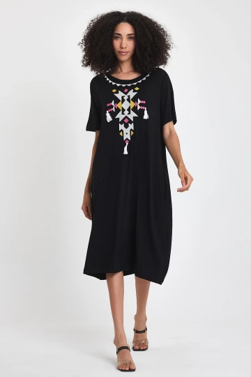 Maxi Boy Siyah Beyaz Nakış İşlemeli Örme Viscon Elbise BCVL-251025