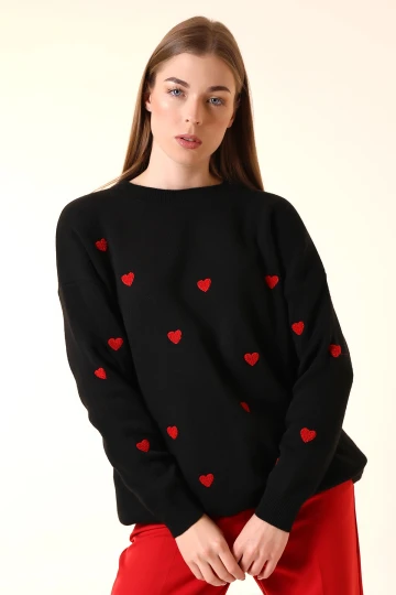 Siyah Bisiklet Yaka Kalp Desenli Kışlık Triko Kazak BCVL-T243150