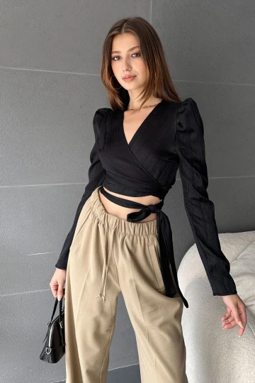 Siyah Kruvaze Yaka Beli Kuşaklı Crop Bluz BCDF-242108