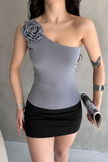 Gri Tek Omuz Çiçek Detaylı Sandy Bluz  BCDF-252174