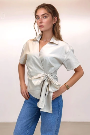 Bej Kısa Kol Kruvaze Kapama Detaylı Önü Bağlamalı Poplin Bluz BCDF-2520000