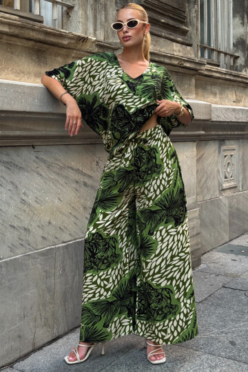 Ceviz Yeşili Desenli V Yaka Yarım Kol Bluz Ve Beli Lastikli Palazzo Pantolon Takım BCVL-254001