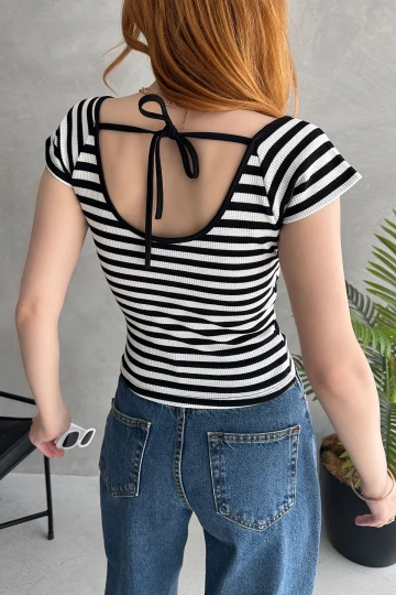 Siyah Beyaz Kalp Yaka Sırtı Bağcık Detaylı Crop Bluz