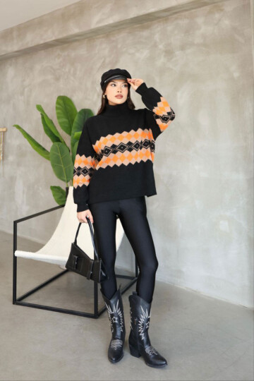 Siyah Boğazlı Desenli Triko Kazak BCES-252010