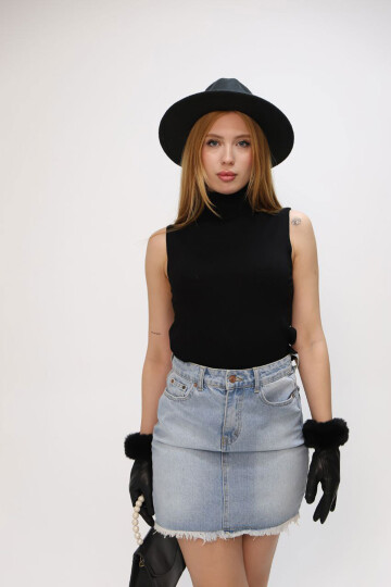 Siyah Kolsuz Boğazlı Triko Bluz BCES-252022