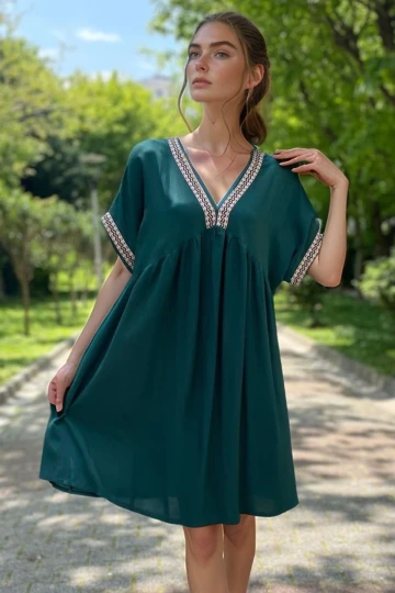 Zümrüt Nakış Bordür Detaylı Rahat Kalıp Viscon Dokuma Elbise BCVL-2530000