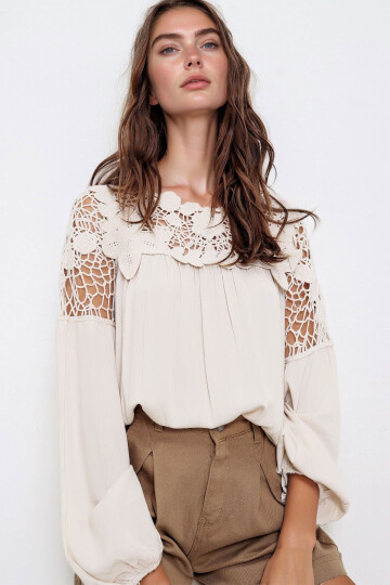 Açık Bej Örgü Motifli Dokuma Bluz BCHESQ-251121