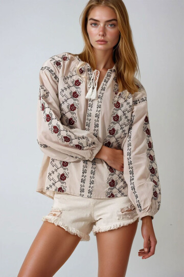 Bej Yırtmaç Yaka Full Nakışlı Dokuma Bluz BCHESQ-251045