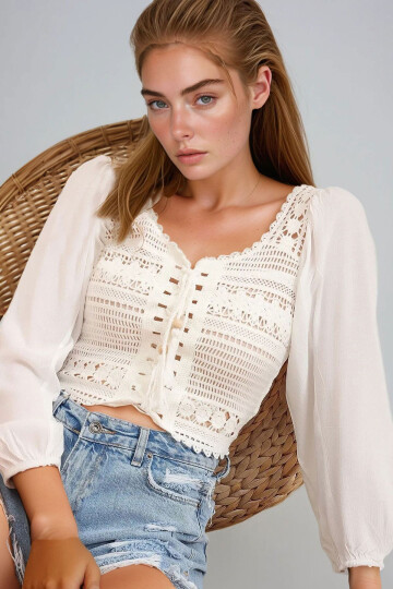 Beyaz Brit Detaylı Delik İşi Crop Bluz BCHESQ-251086