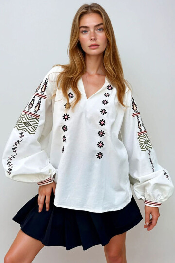 Beyaz Hakim Yaka Nakışlı Balon Kol Poplin Dokuma Bluz BCHESQ-251048