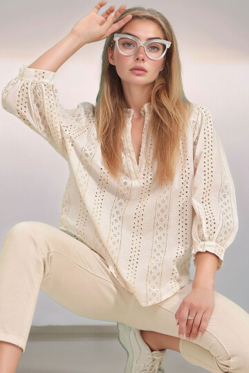 Ekru Hakim Yaka Fisto Ve Nakış İşlemeli Keten Dokuma Bluz BCHESQ-251099