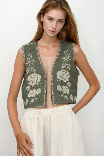 Haki Nakış Detaylı Astarlı Dokulu Crop Yelek BCHESQ-251145