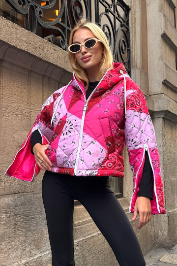 Pembe Kapüşonlu Desenli Şişme Mont BCVL-25N1001