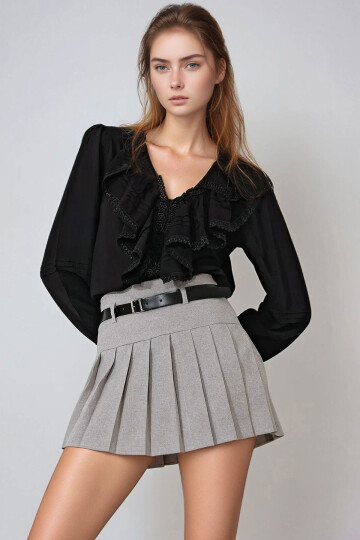 Siyah Bebe Yaka Fisto Ve Nervür Detaylı Önü Fırfırlı Dokuma Bluz BCHESQ-251000