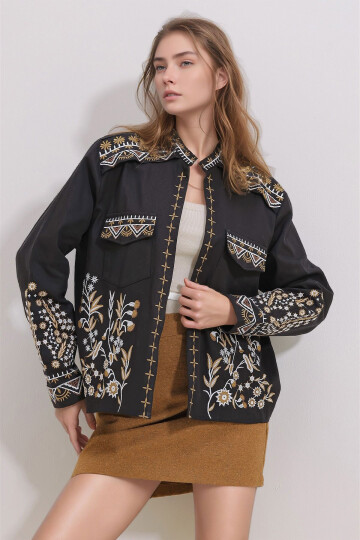 Siyah Çift Cepli Nakışlı Gabardin Ceket BCHESQ-251036