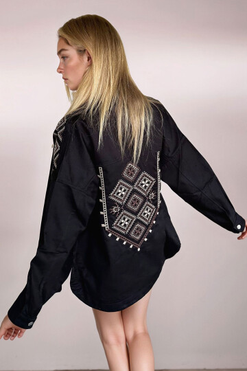 Siyah Çift Cepli Omuzları Ve Sırtı Nakışlı Çıtçıt Kapamalı Oversize Gabardin Ceket BCHESQ-251020