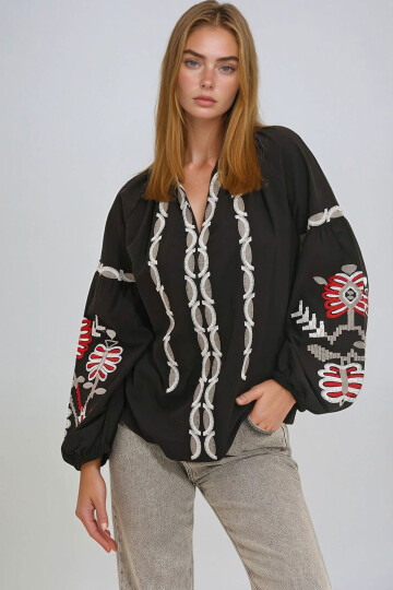 Siyah Hakim Yaka Nakışlı Dokuma Bluz BCHESQ-251031