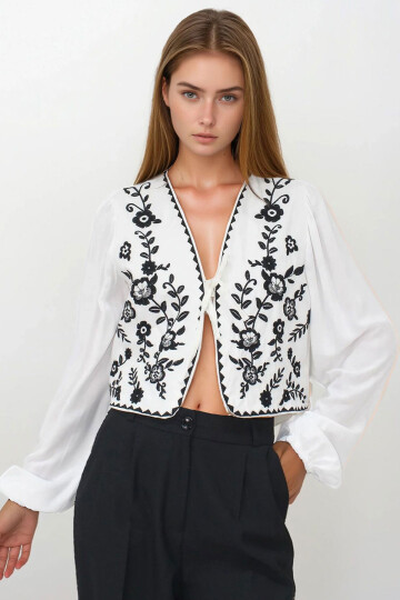 Siyah Nakışlı Bağlamalı Ceten Crop Ceket BCHESQ-251140