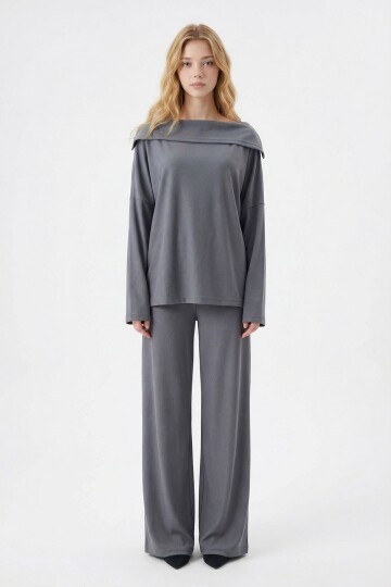 Antrasit Düşük Yaka Rahat Kesim Yumuşak Dokulu Bluz Ve Pantolon Alt Üst Takım
