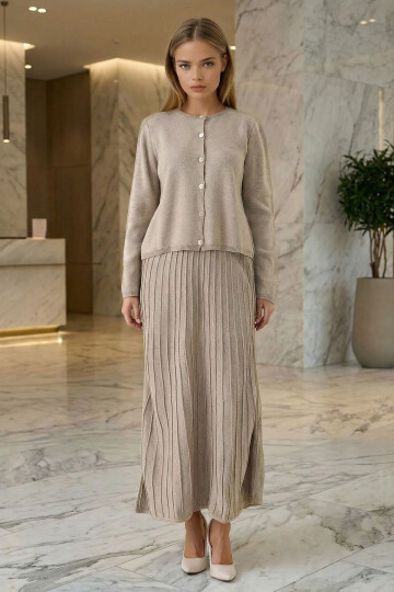Bej Bisiklet Yaka Düğmeli Hırka Ve Pliseli Midi Boy Etek Takım BCHPK-251252