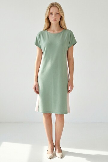 Fıstık Yeşili Yanları Beyaz Şeritli Modal Kumaş Elbise