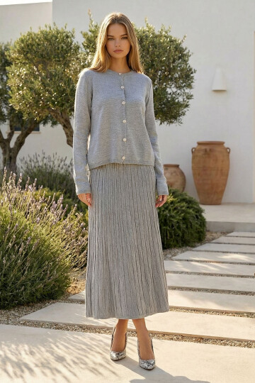 Gri Bisiklet Yaka Düğmeli Hırka Ve Pliseli Midi Boy Etek Takım BCHPK-251252