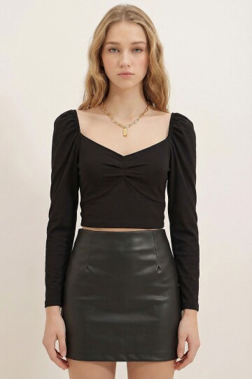 Koyu Siyah Öpücük Yaka Prenses Kol Crop Bluz