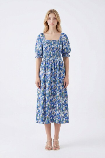 Mavi Kare Yaka Beli Gipeli Çiçek Desenli Dokuma Yazlık Elbise