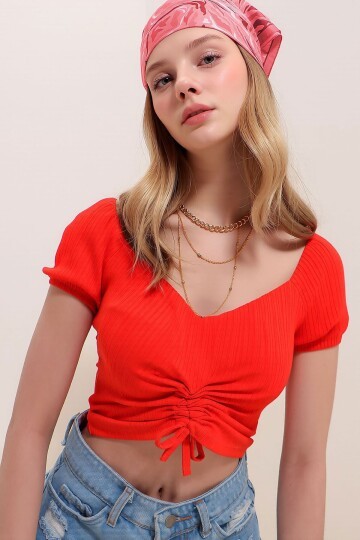 Mercan V Yaka Büzgülü Kısa Kol Crop Bluz